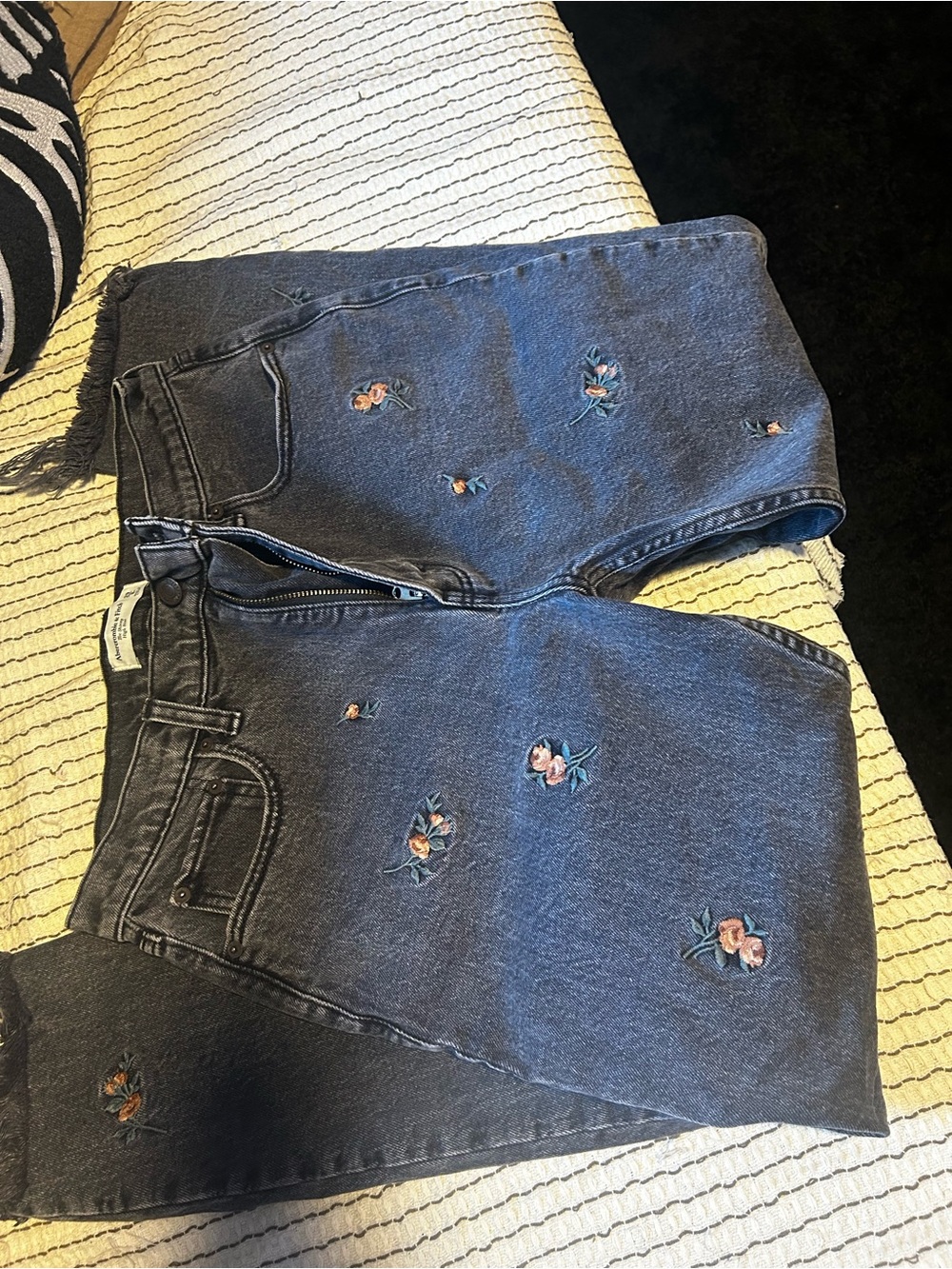 Abercrombie & Fitch Dark Blue High-Rise Jeans with Pink Floral Embroidery